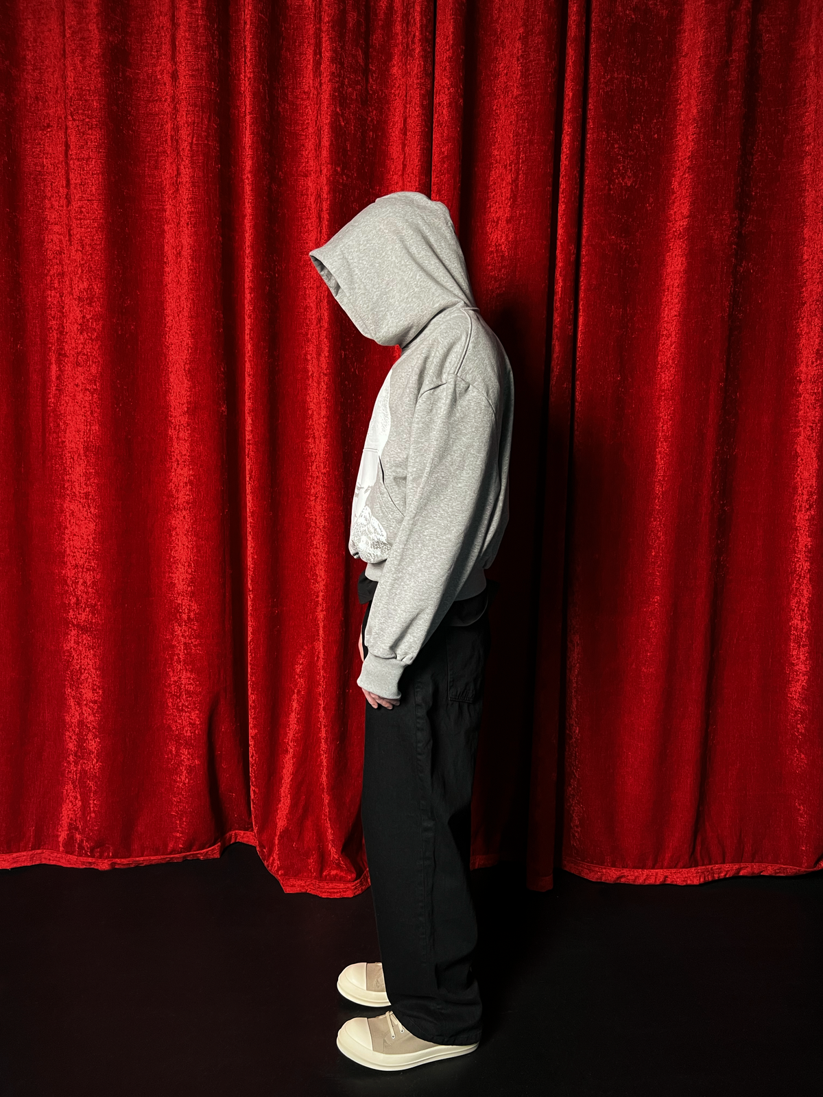 “No one” hoodie grey