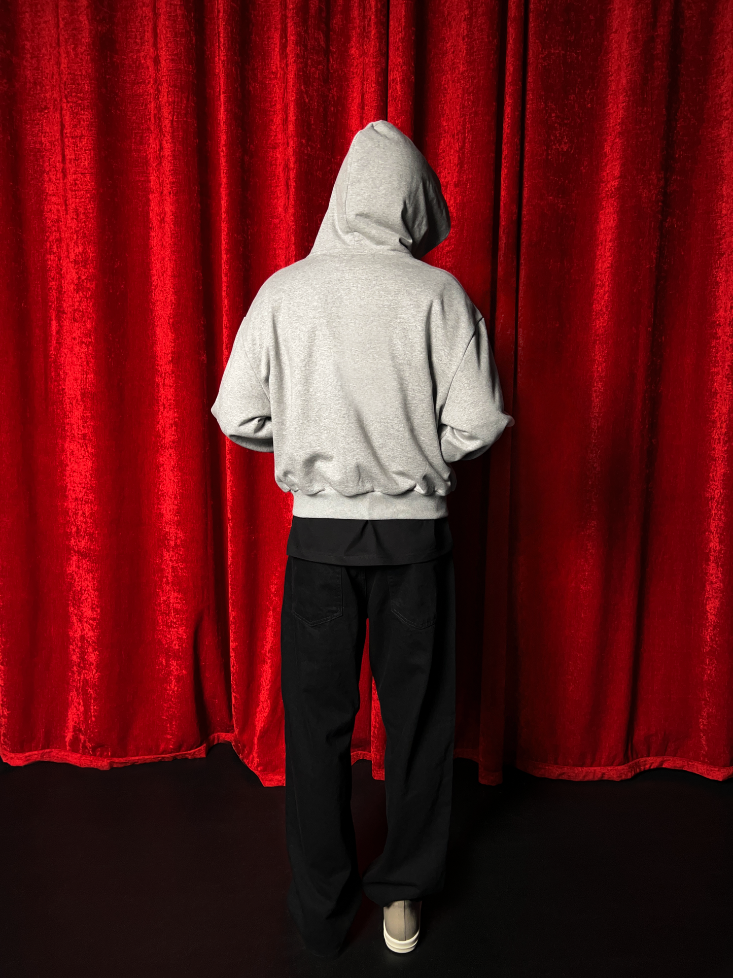 “No one” hoodie grey